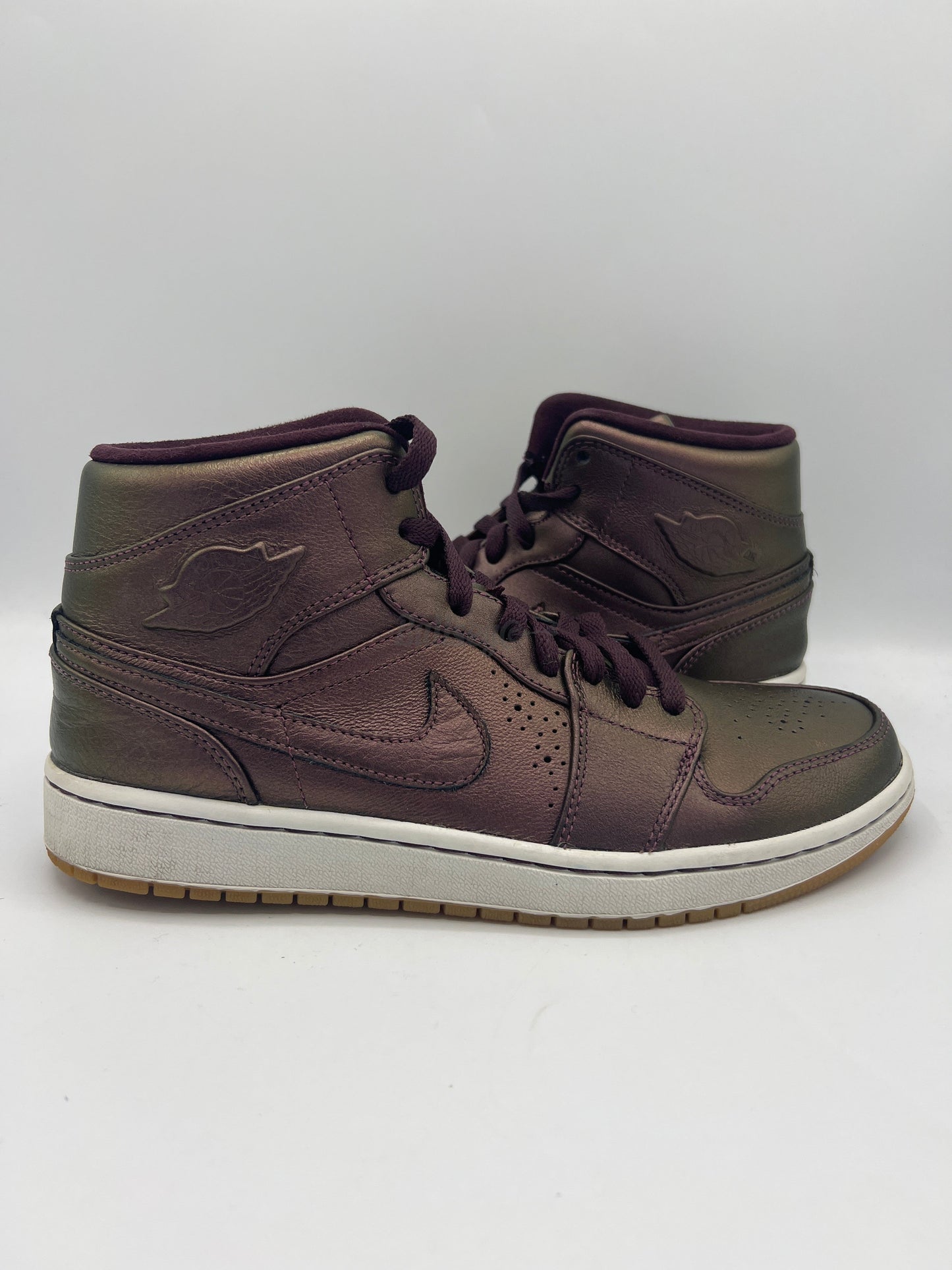 Air Jordan 1 Mid Nouveau "Deep Burgundy Gum" (PreOwned)