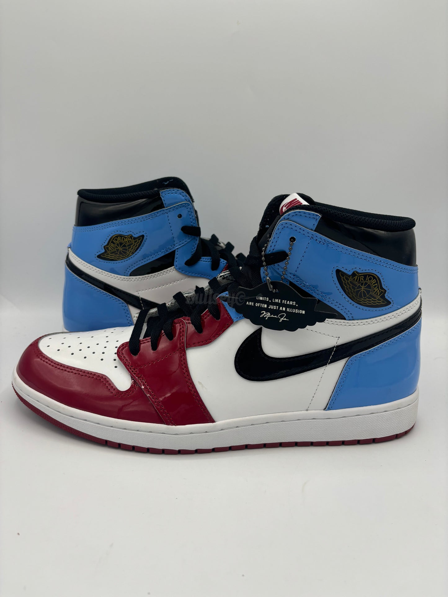 Air Jordan 1 Retro "Fearless UNC Chicago" (PreOwned)