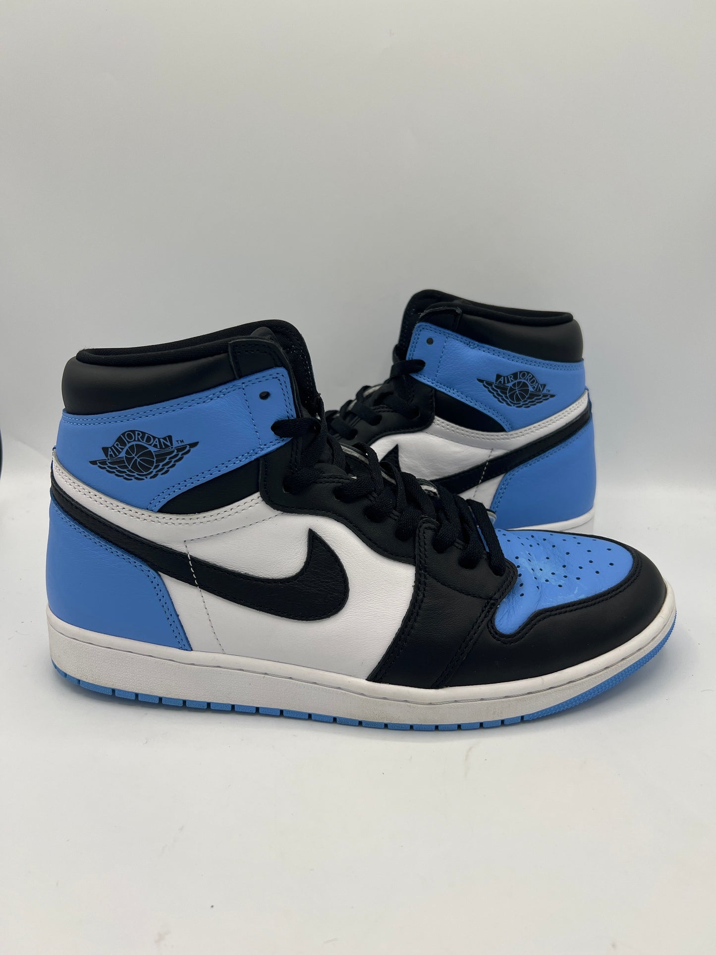 Air Jordan 1 Retro High OG "UNC Toe" (PreOwned)