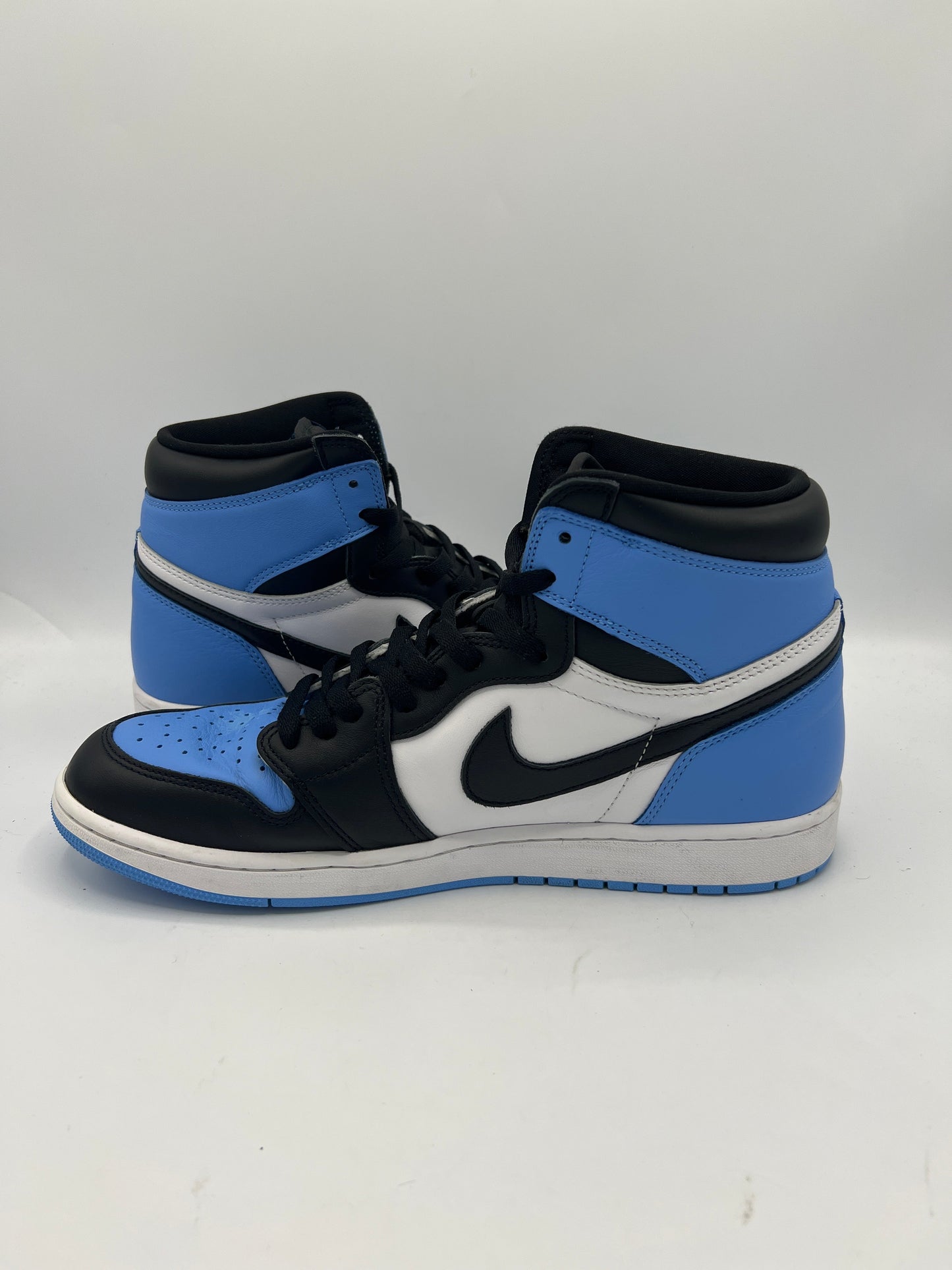 Air Jordan 1 Retro High OG "UNC Toe" (PreOwned)