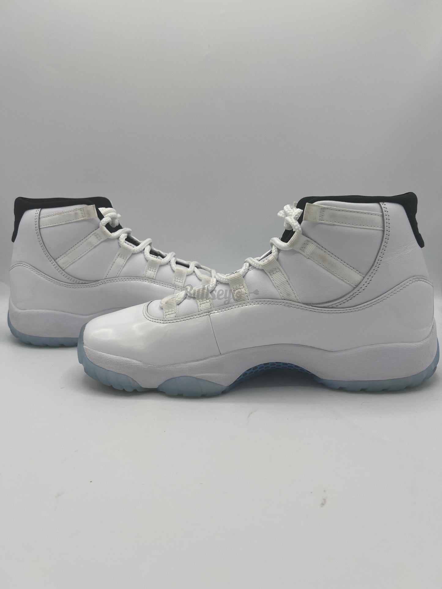 Air Jordan 11 Retro "Legend Blue" (2024) (PreOwned)