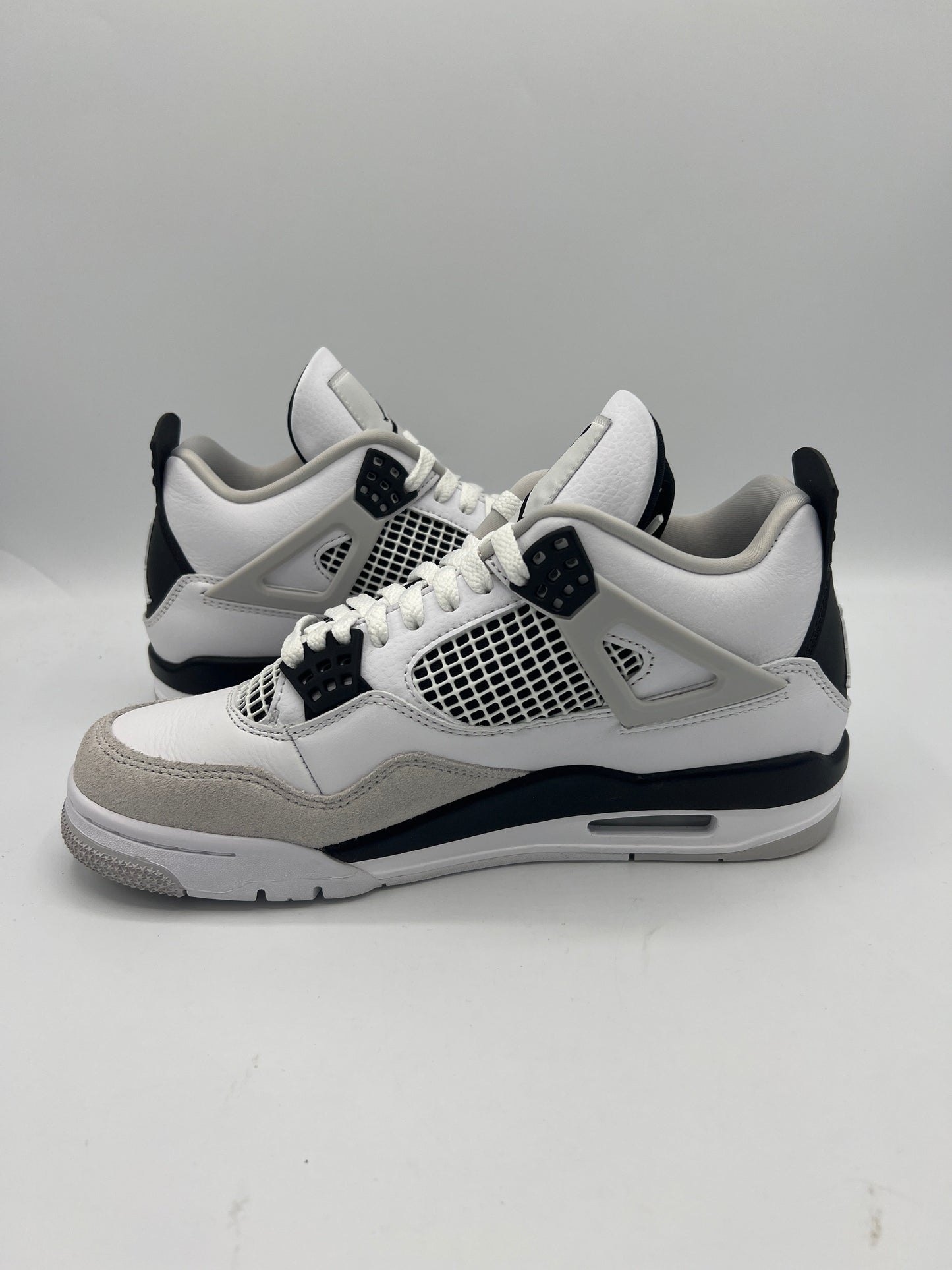 Air Jordan 4 Retro "Military Black" (PreOwned)