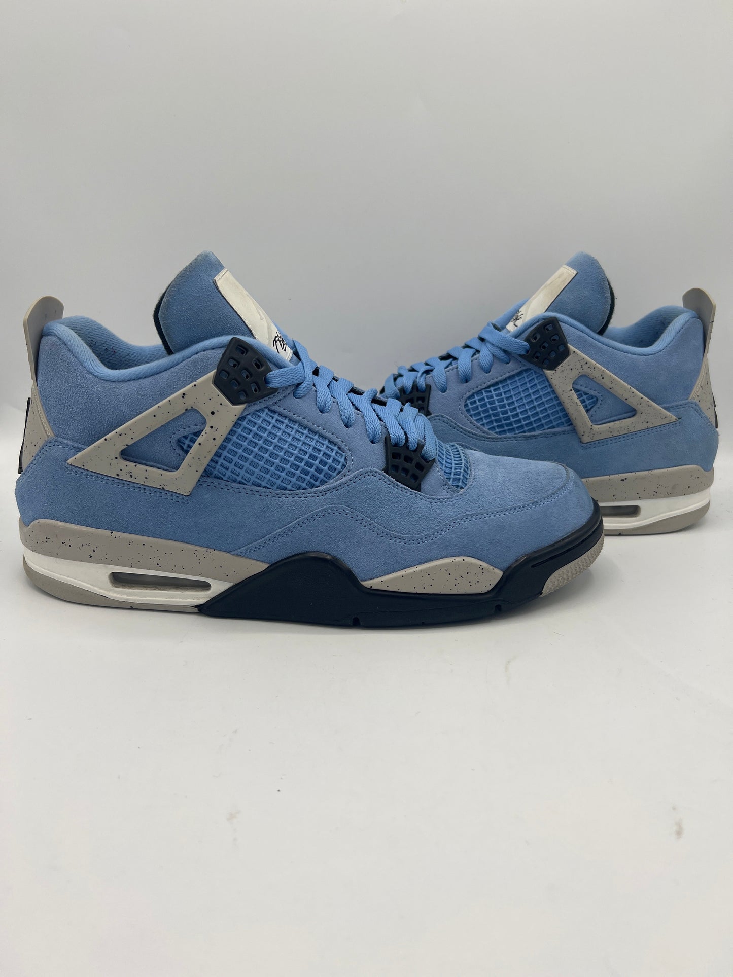 Air Jordan 4 Retro "University Blue" (PreOwned)