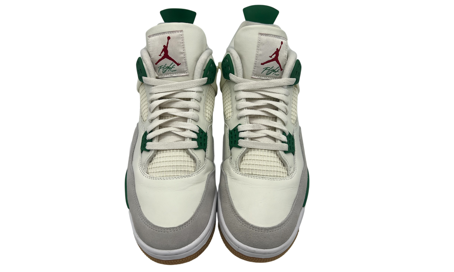 Air Jordan 4 Retro SB "Pine Green" (PreOwned) (No Box)