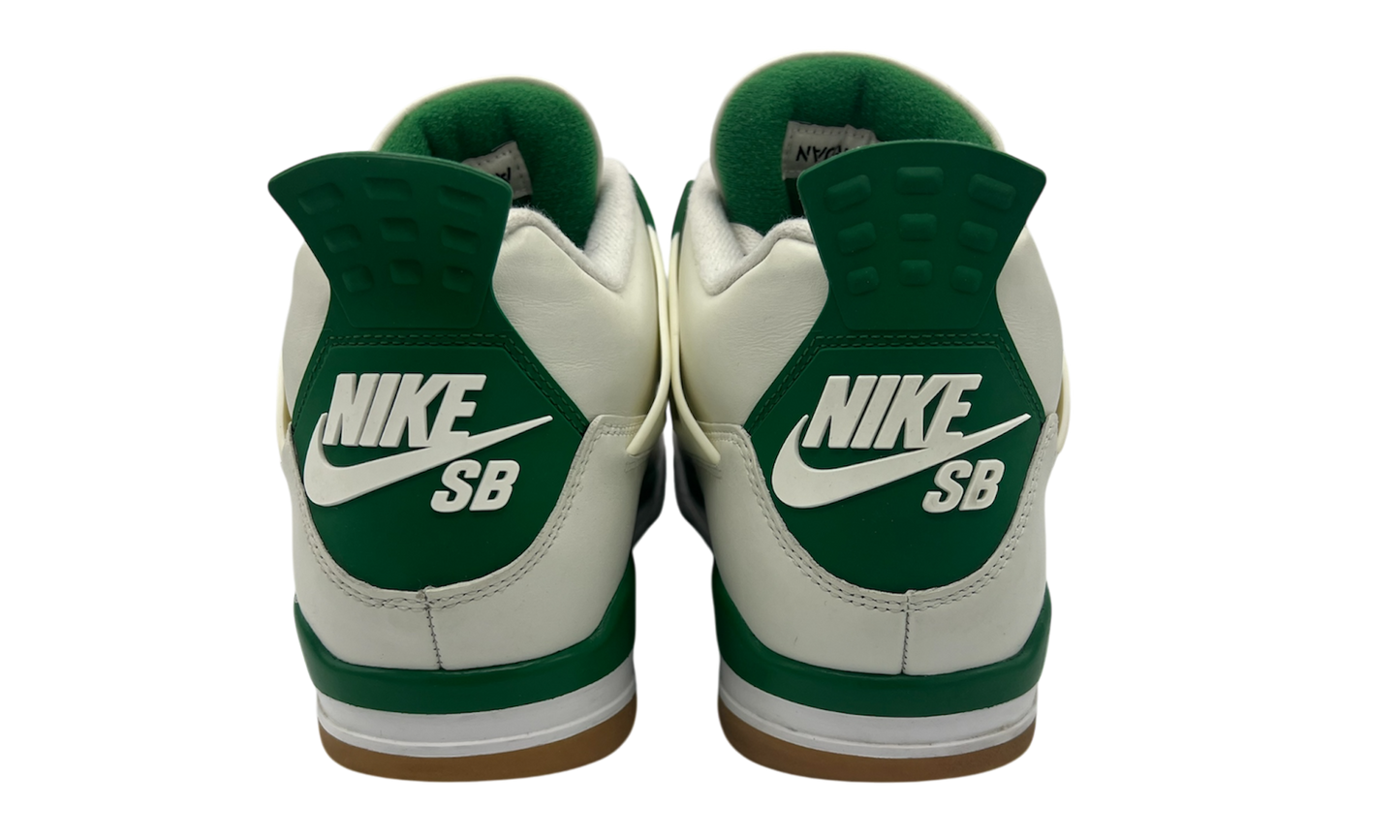 Air Jordan 4 Retro SB "Pine Green" (PreOwned) (No Box)