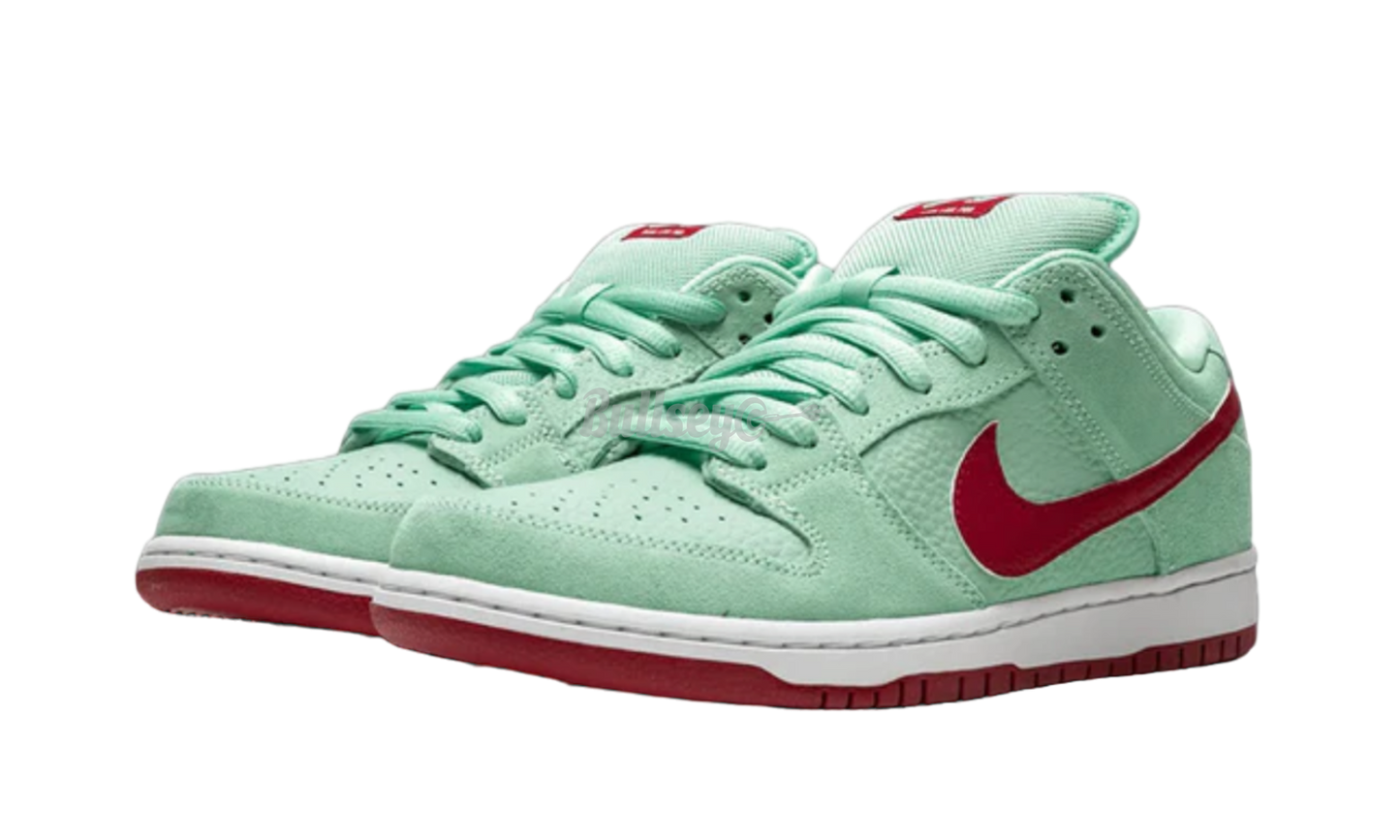 Nike Dunk SB Low "Medium Mint Gym Red"