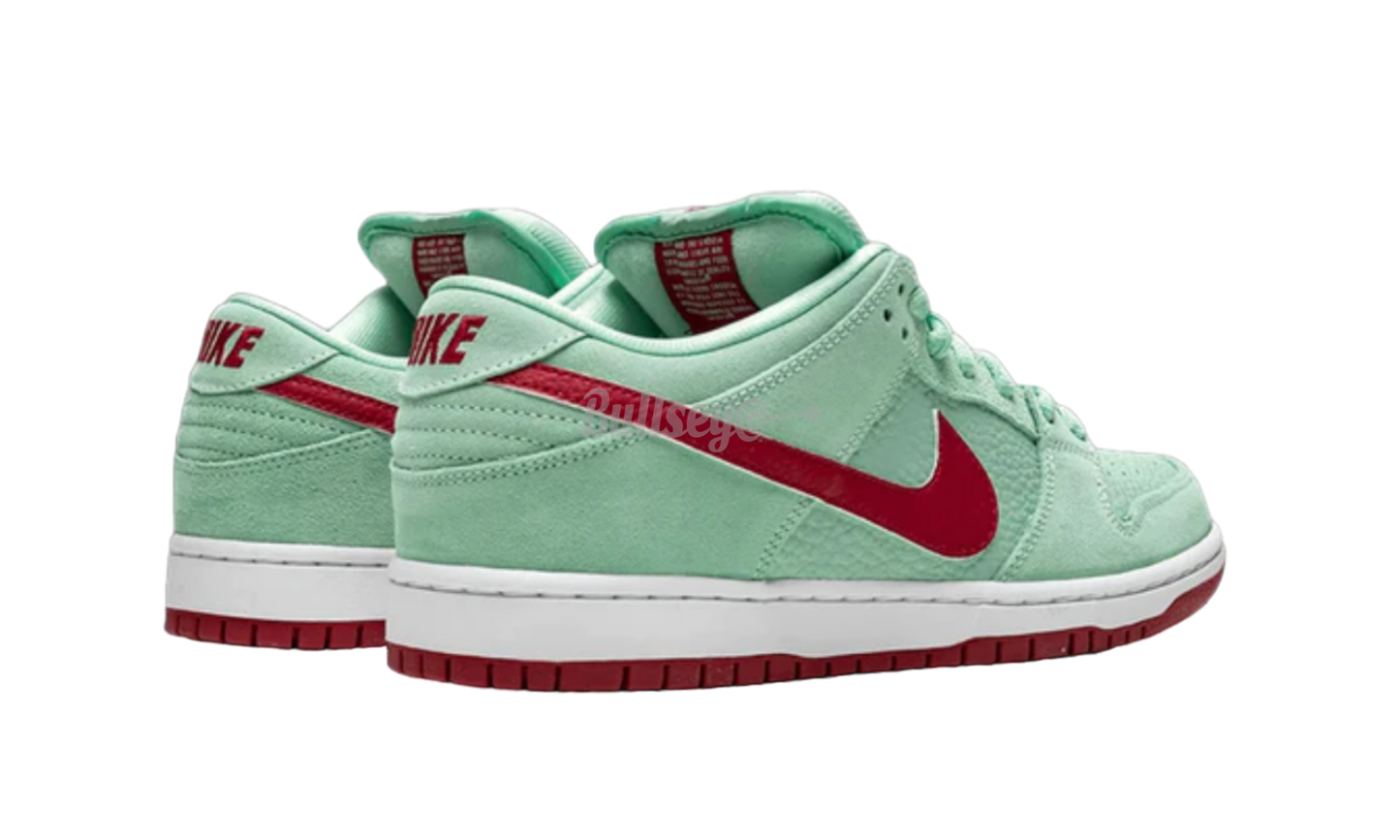 Nike Dunk SB Low "Medium Mint Gym Red"